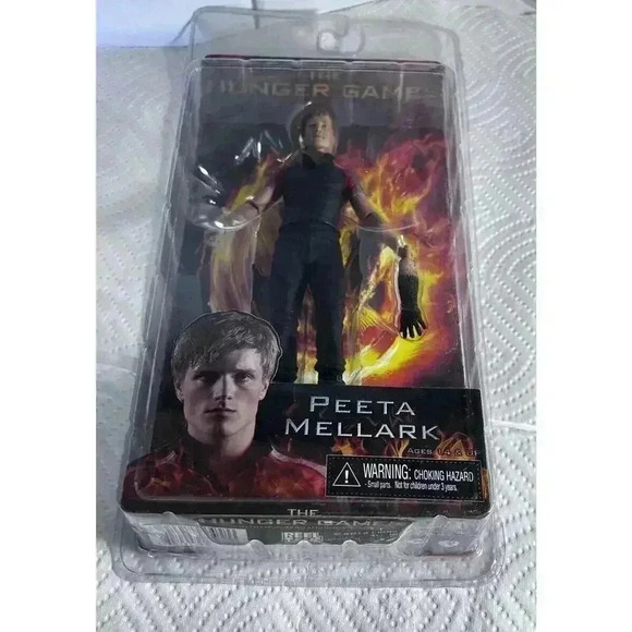 The Hunger Games Series 2 Peeta Mellark Action Figure by Neca Reel Toys New - Picture 6 of 8